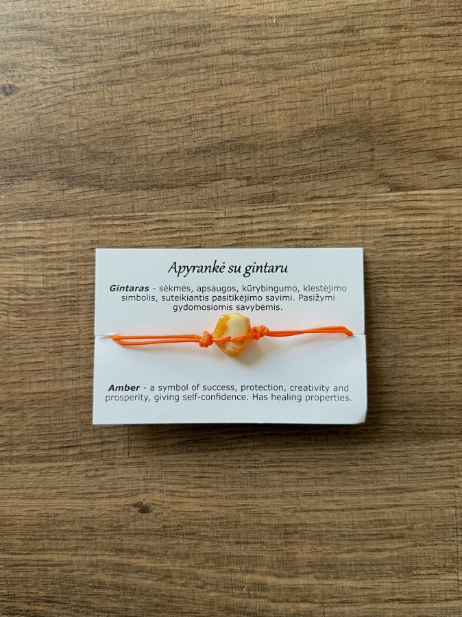 Apyrankė su gintaru ir ryškiai oranžiniu siūlu 