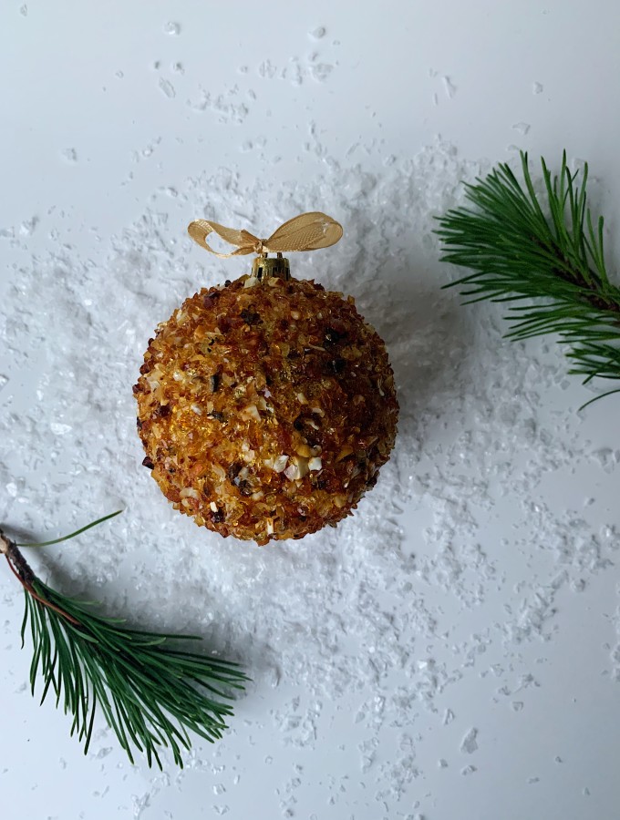 Didelis žaisliukas supakuotas dekoratyvinėje dėžutėje Didelis žaisliukas supakuotas dekoratyvinėje dėžutėje